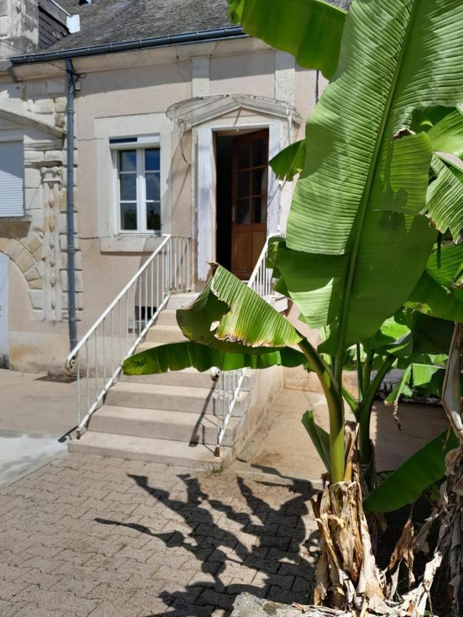 Les Anciennes Ecuries Du Chateau Vatan Exterior foto