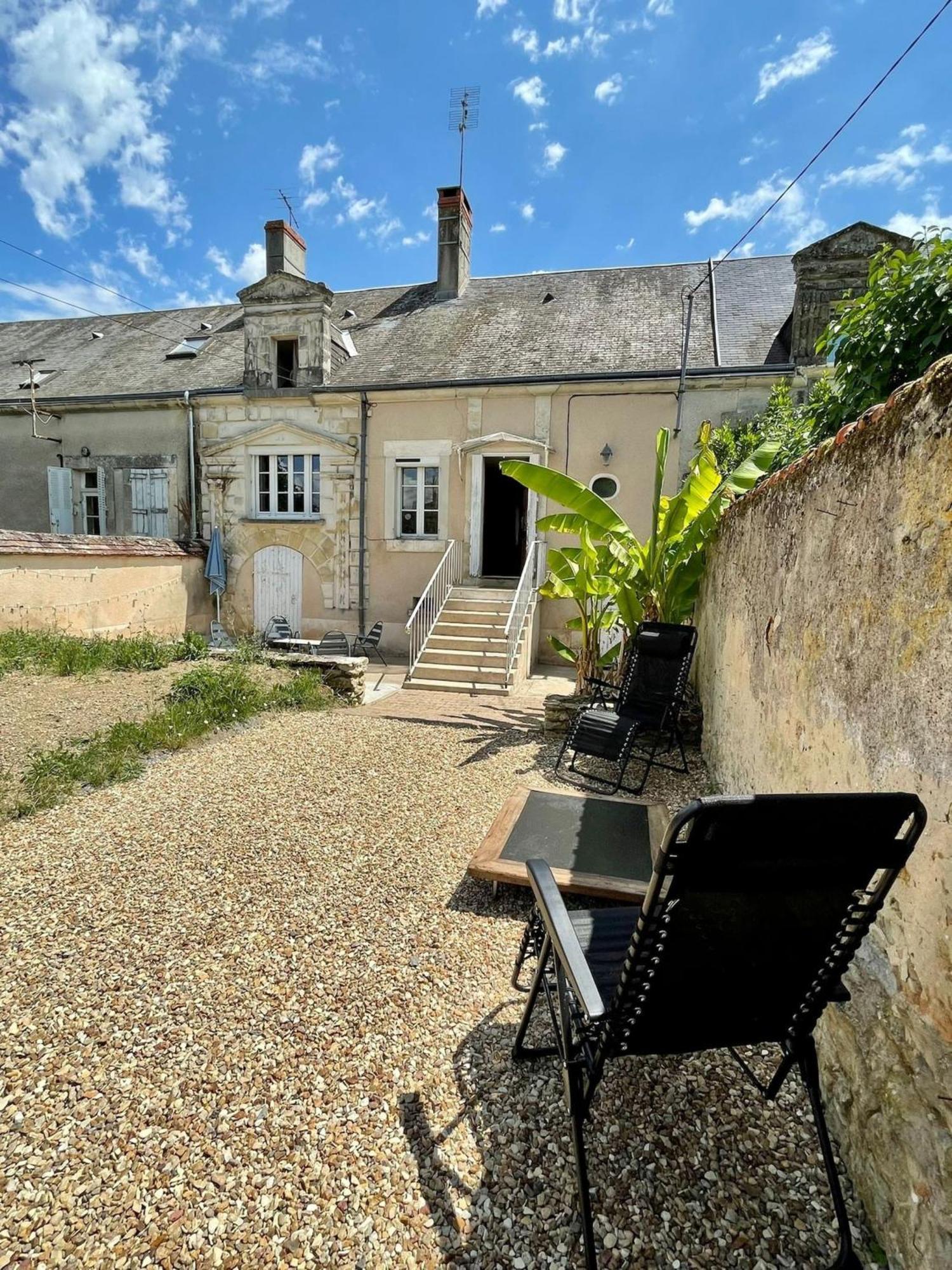Les Anciennes Ecuries Du Chateau Vatan Exterior foto